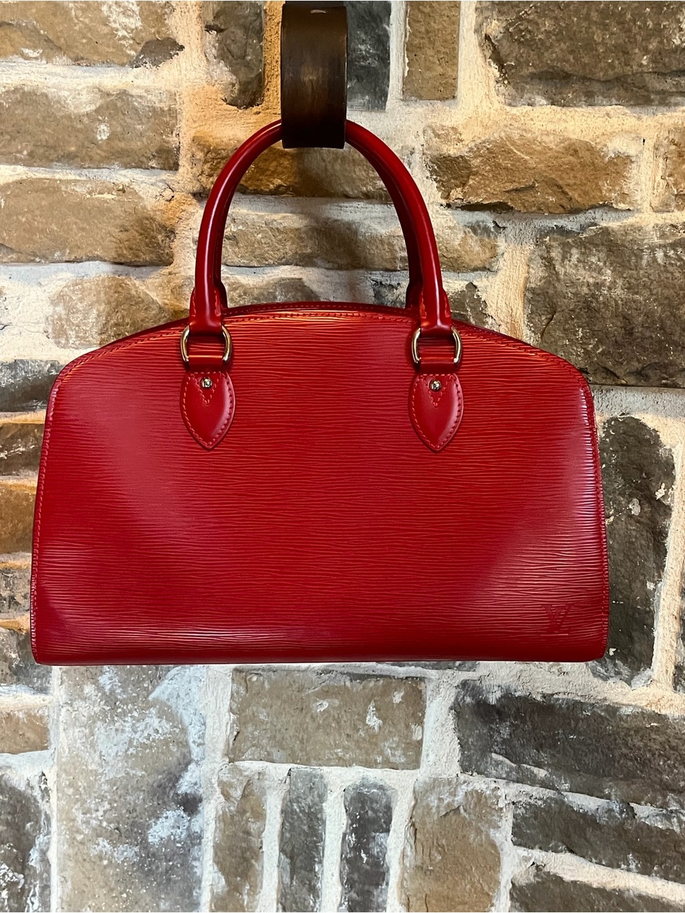 Louis Vuitton red epi leather pont neuf PM handbag preowned condition - Picture 17 of 17